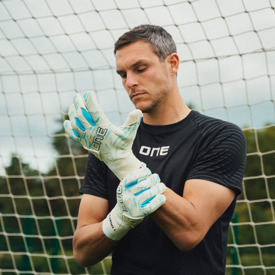 Unique 'Strapless' Nike x Off-White Goalkeeper Gloves Revealed - Footy  Headlines